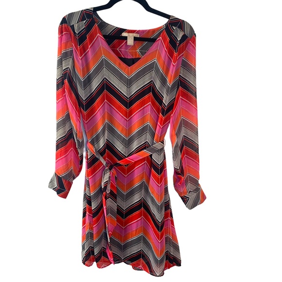 Banana Republic Dresses & Skirts - Banana Republic Chevron V Neck Long Sleeve Tie Waist Women’s Size 6